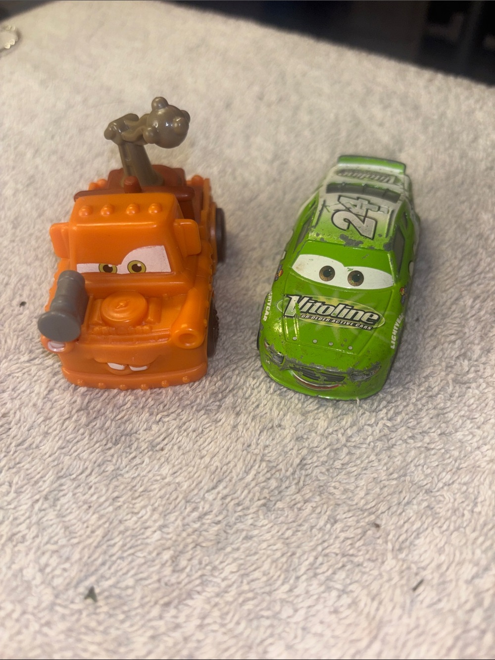Disney Cars Tow Truck Toy Car & brick Yardley vitoline cars